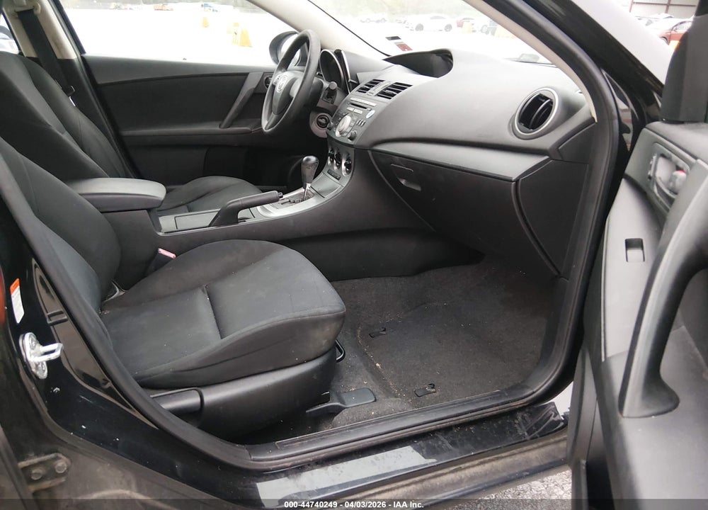 2011 MAZDA 3 I SPORT VIN: JM1BL1UG8B1458525