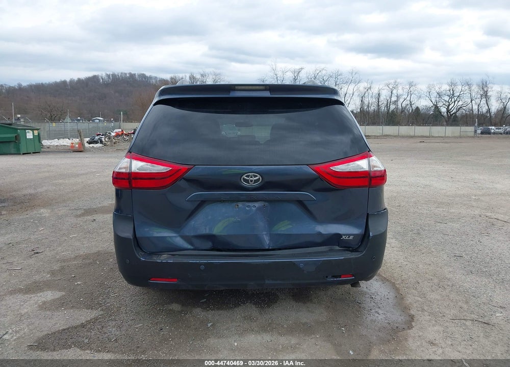 2015 TOYOTA SIENNA XLE 8 PASSENGER VIN: 5TDYK3DC6FS568049