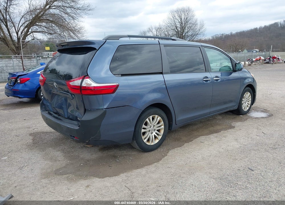 2015 TOYOTA SIENNA XLE 8 PASSENGER VIN: 5TDYK3DC6FS568049