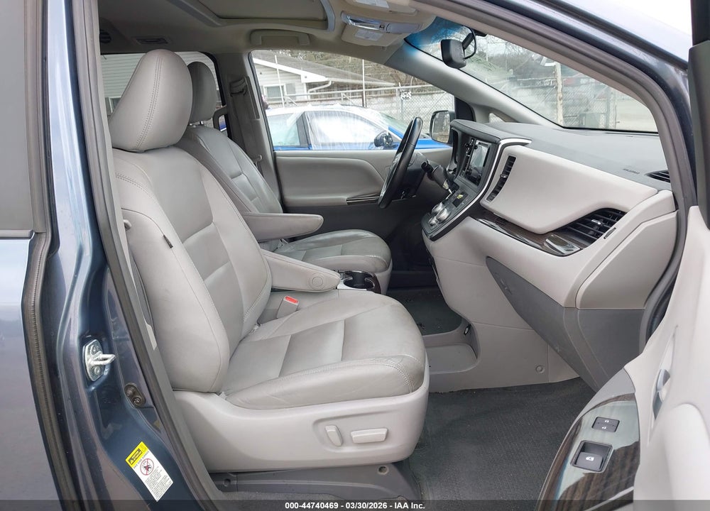 2015 TOYOTA SIENNA XLE 8 PASSENGER VIN: 5TDYK3DC6FS568049
