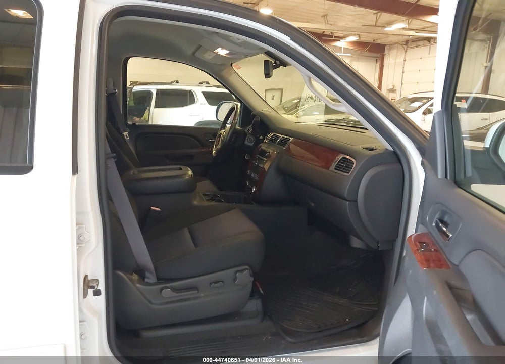 2011 CHEVROLET TAHOE LS VIN: 1GNSKAE01BR149251