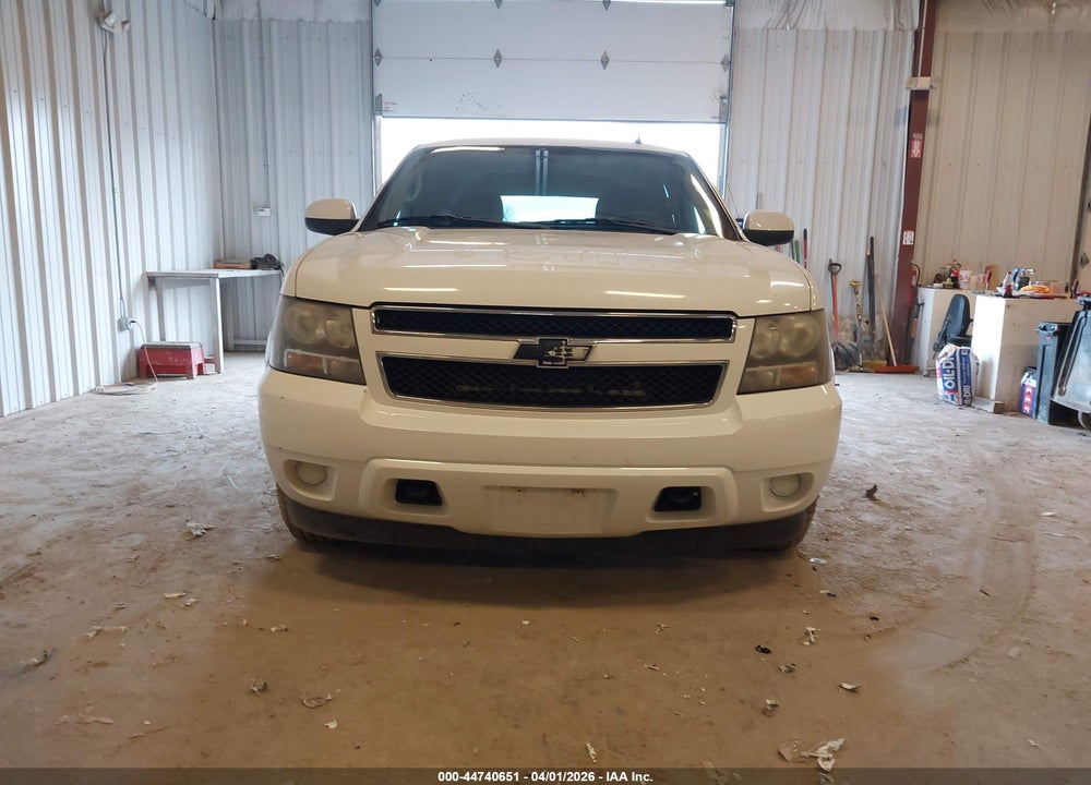 2011 CHEVROLET TAHOE LS VIN: 1GNSKAE01BR149251