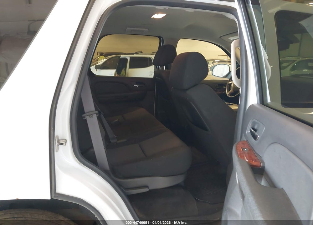 2011 CHEVROLET TAHOE LS VIN: 1GNSKAE01BR149251