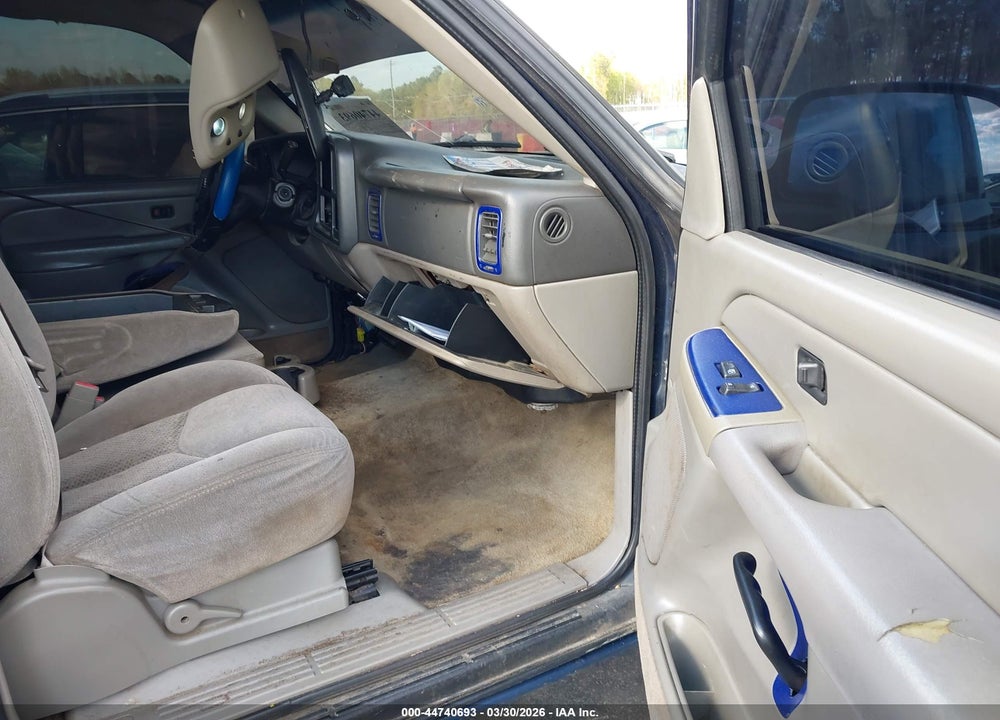 2005 CHEVROLET TAHOE LS VIN: 1GNEK13V25J164825