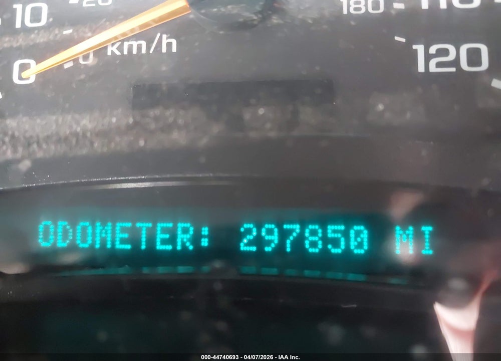 2005 CHEVROLET TAHOE LS VIN: 1GNEK13V25J164825
