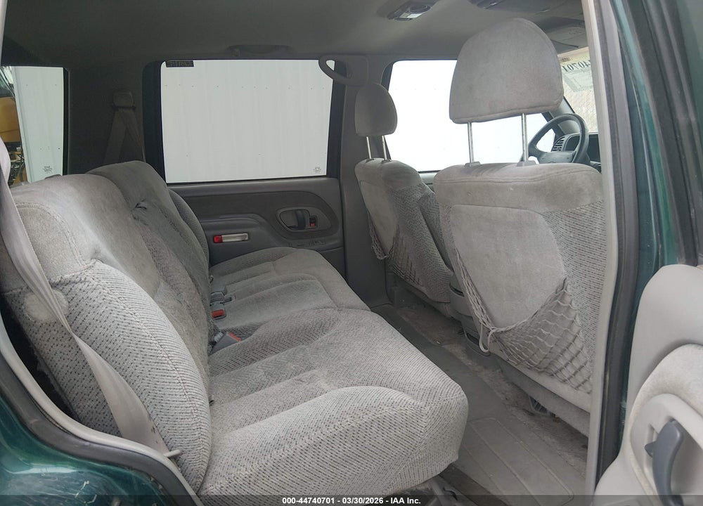 1997 CHEVROLET TAHOE LS VIN: 1GNEK13R7VJ440239