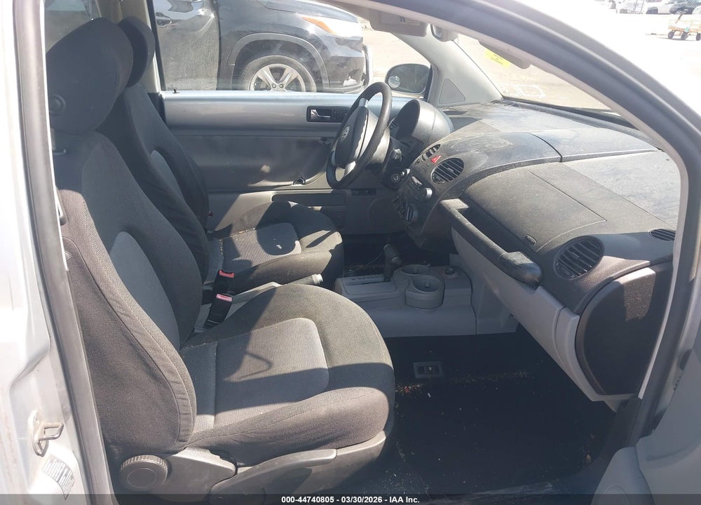 2004 VOLKSWAGEN NEW BEETLE GL VIN: 3VWBK31C74M411330