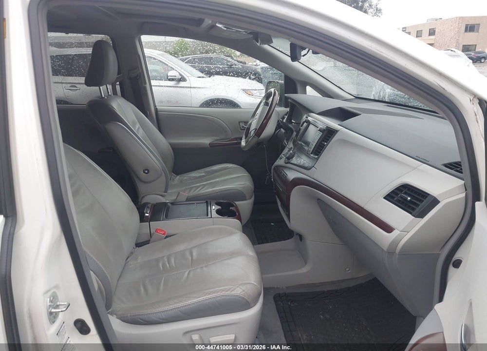 2011 TOYOTA SIENNA LIMITED VIN: 5TDDK3DC4BS005431