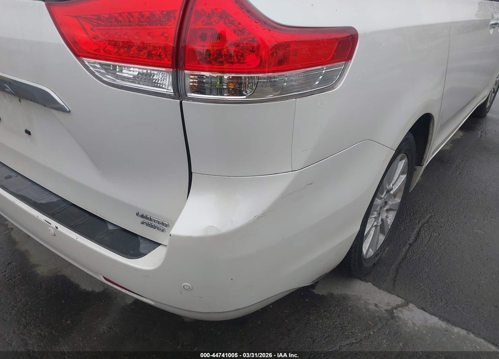 2011 TOYOTA SIENNA LIMITED VIN: 5TDDK3DC4BS005431