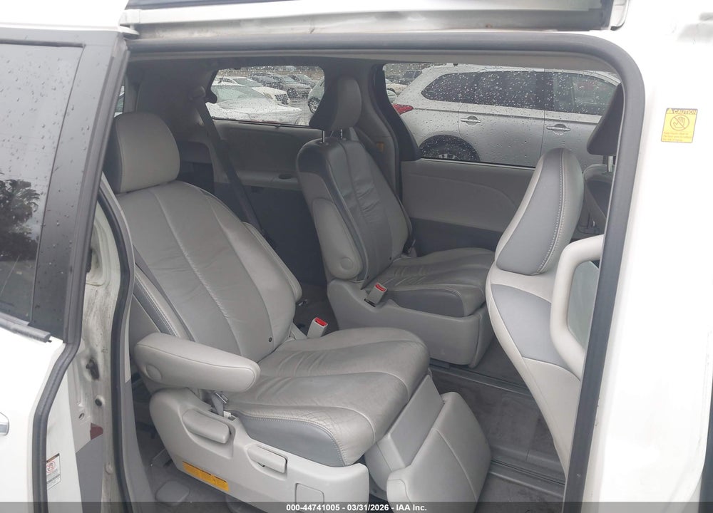 2011 TOYOTA SIENNA LIMITED VIN: 5TDDK3DC4BS005431