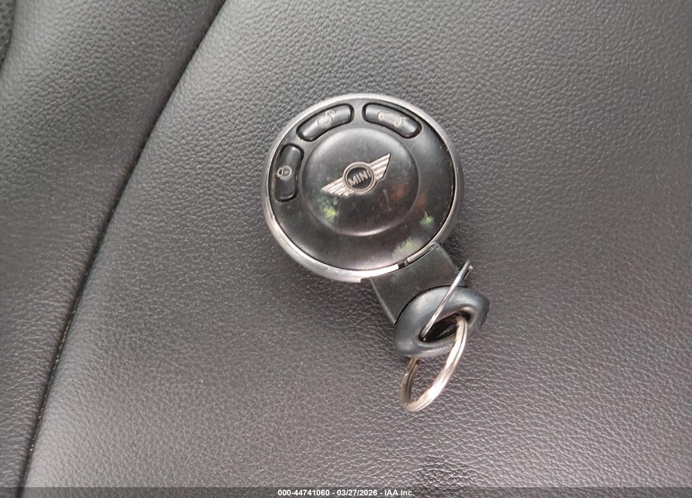 2012 MINI COOPER S VIN: WMWSV3C56CT386085