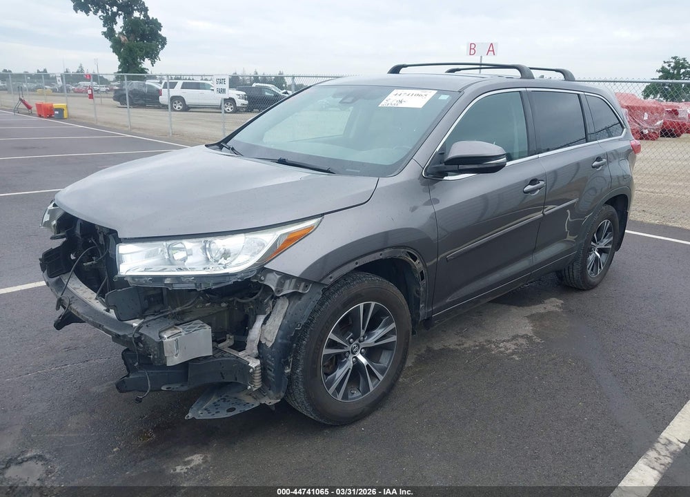 2017 TOYOTA HIGHLANDER LE PLUS VIN: 5TDBZRFH3HS388284