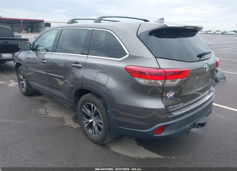 2017 TOYOTA HIGHLANDER LE PLUS VIN: 5TDBZRFH3HS388284