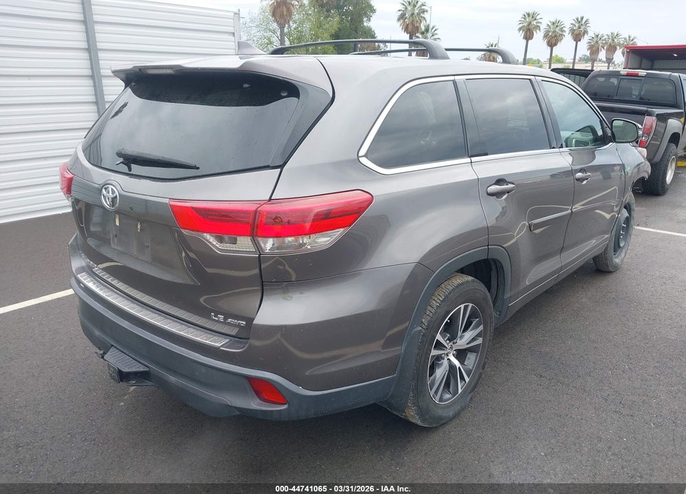 2017 TOYOTA HIGHLANDER LE PLUS VIN: 5TDBZRFH3HS388284