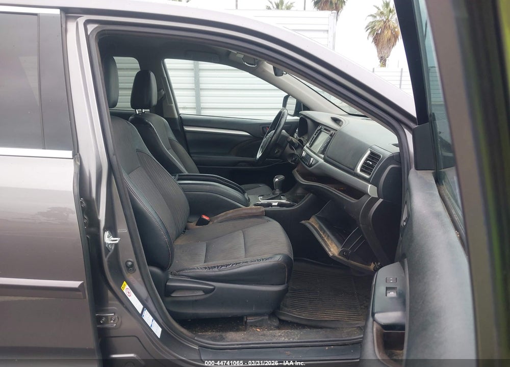 2017 TOYOTA HIGHLANDER LE PLUS VIN: 5TDBZRFH3HS388284
