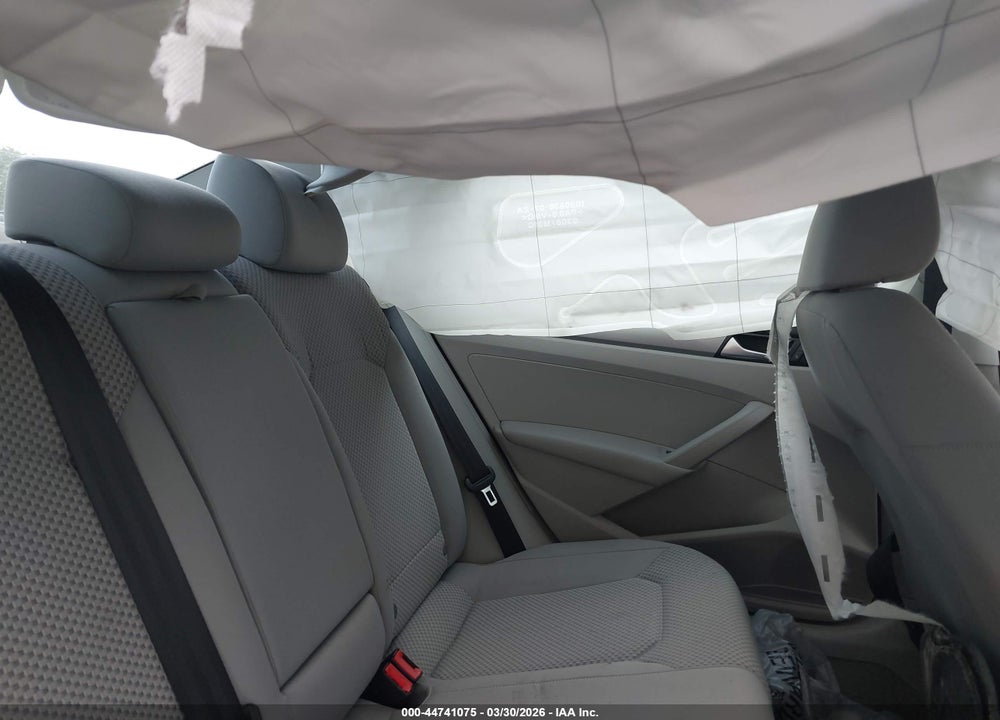 2015 VOLKSWAGEN PASSAT 1.8T S VIN: 1VWAT7A3XFC008169