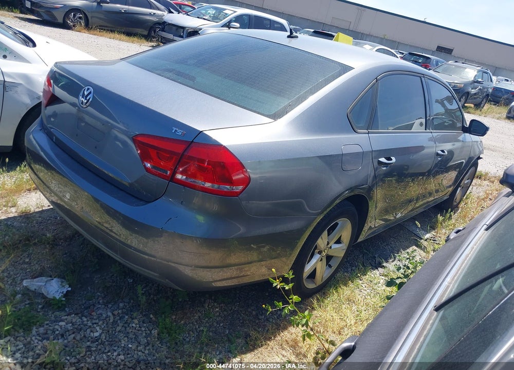 2015 VOLKSWAGEN PASSAT 1.8T S VIN: 1VWAT7A3XFC008169