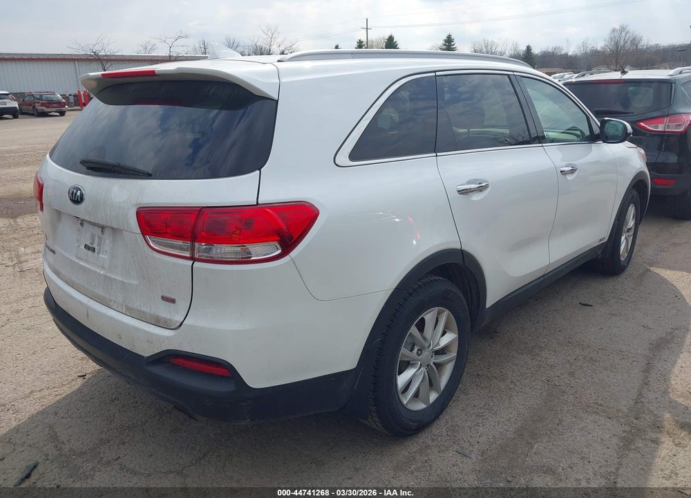 2018 KIA SORENTO 2.4L LX VIN: 5XYPGDA32JG350204