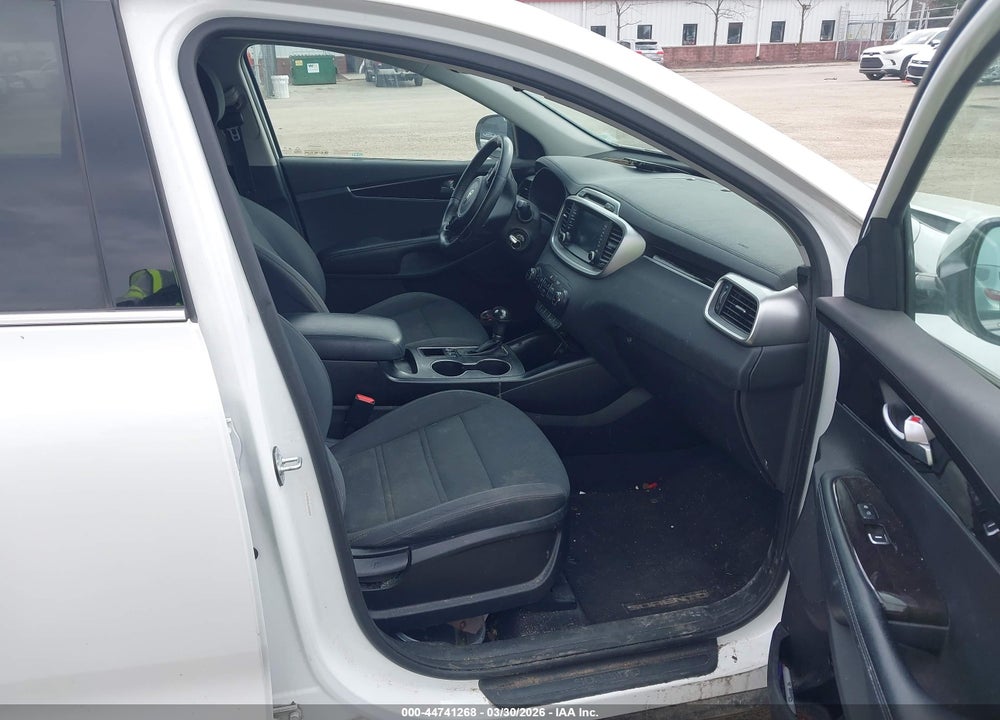 2018 KIA SORENTO 2.4L LX VIN: 5XYPGDA32JG350204