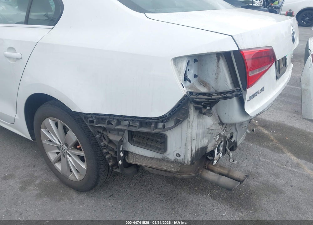 2015 VOLKSWAGEN JETTA 1.8T SE VIN: 3VWD17AJ0FM238402
