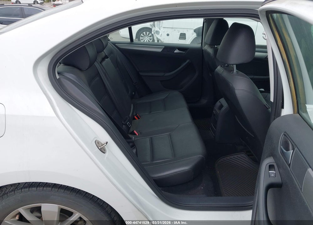 2015 VOLKSWAGEN JETTA 1.8T SE VIN: 3VWD17AJ0FM238402