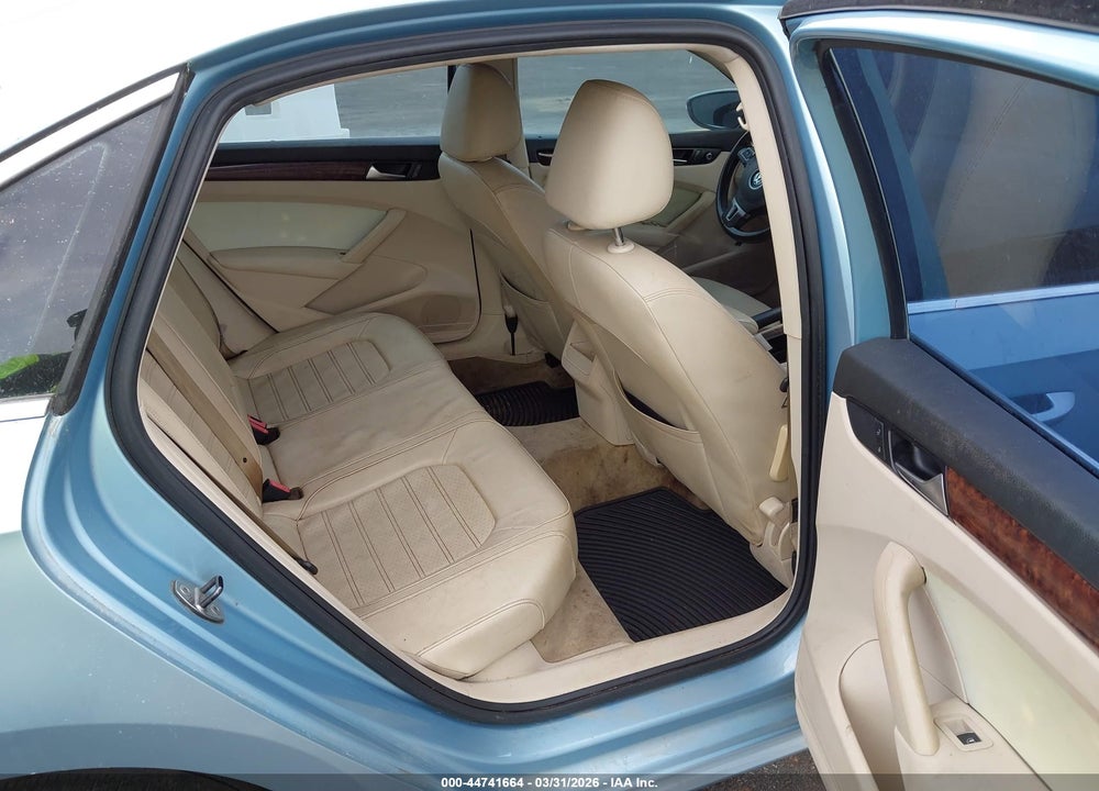 2012 VOLKSWAGEN PASSAT 2.5L SEL VIN: 1VWCH7A39CC044988