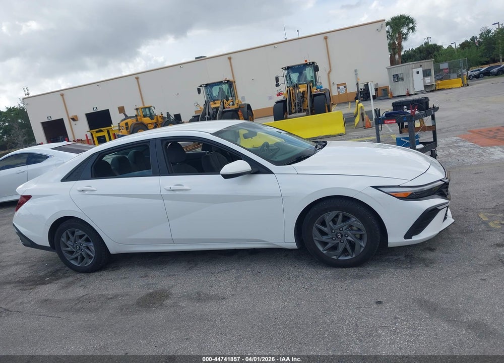 2024 HYUNDAI ELANTRA SEL VIN: KMHLM4DG4RU647356