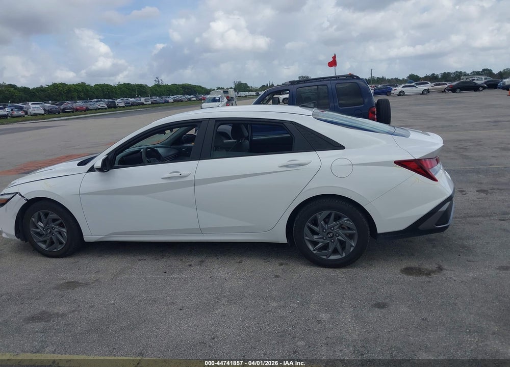 2024 HYUNDAI ELANTRA SEL VIN: KMHLM4DG4RU647356