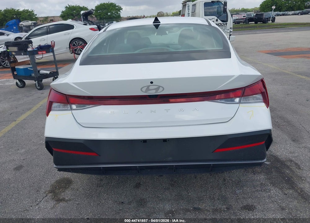 2024 HYUNDAI ELANTRA SEL VIN: KMHLM4DG4RU647356