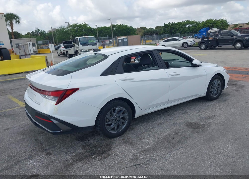2024 HYUNDAI ELANTRA SEL VIN: KMHLM4DG4RU647356