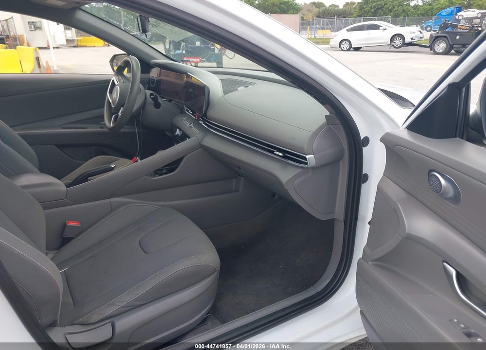 2024 HYUNDAI ELANTRA SEL VIN: KMHLM4DG4RU647356