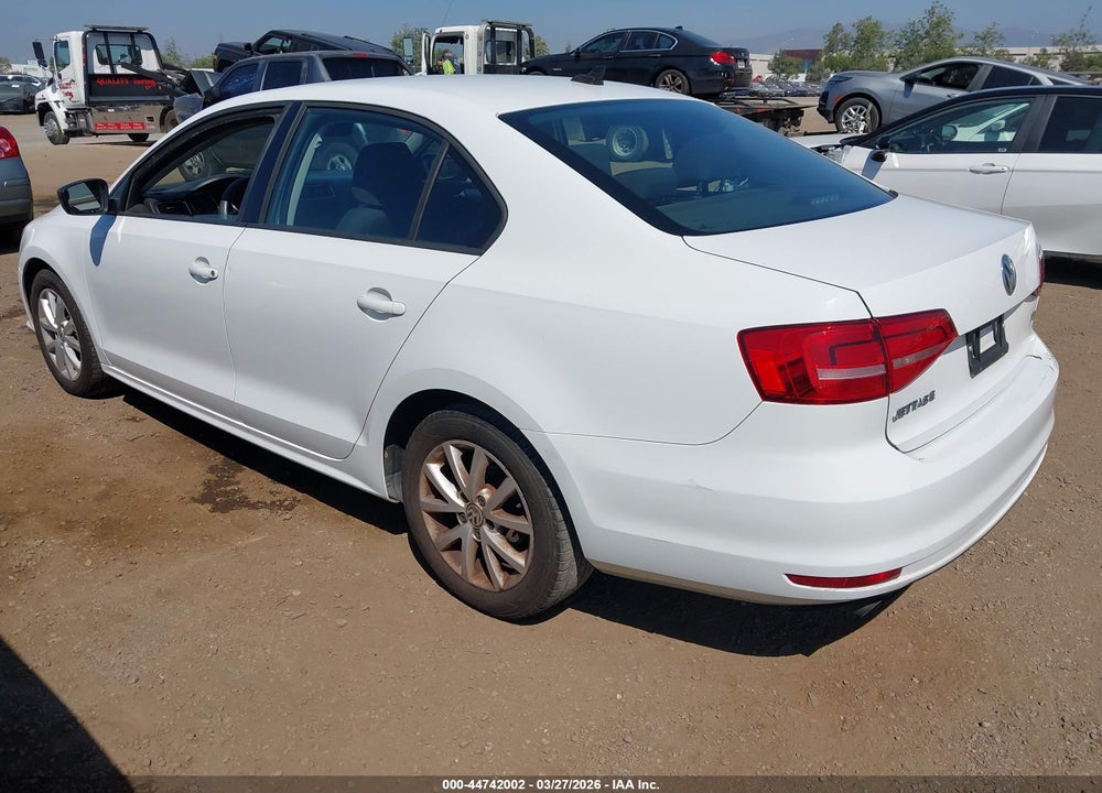2015 VOLKSWAGEN JETTA 1.8T SE VIN: 3VWD17AJ2FM219883