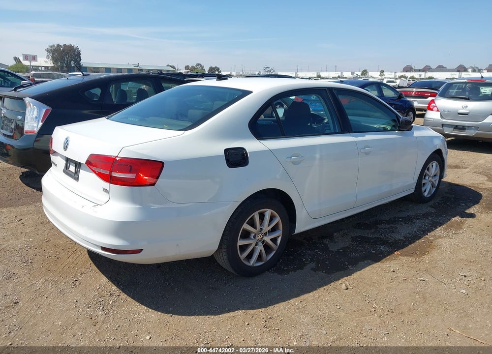2015 VOLKSWAGEN JETTA 1.8T SE VIN: 3VWD17AJ2FM219883