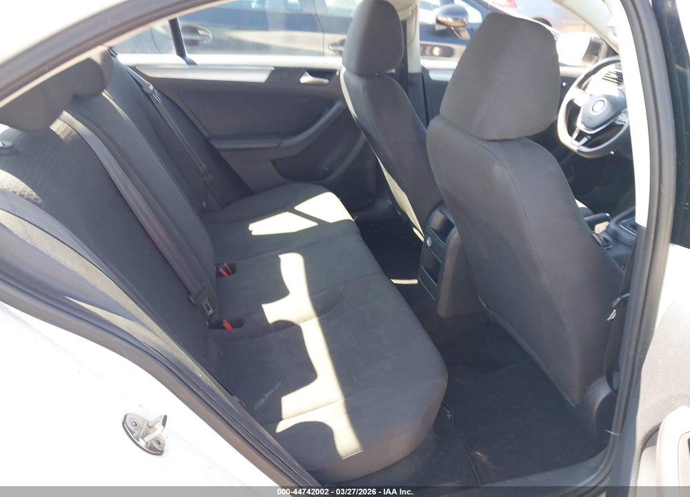 2015 VOLKSWAGEN JETTA 1.8T SE VIN: 3VWD17AJ2FM219883