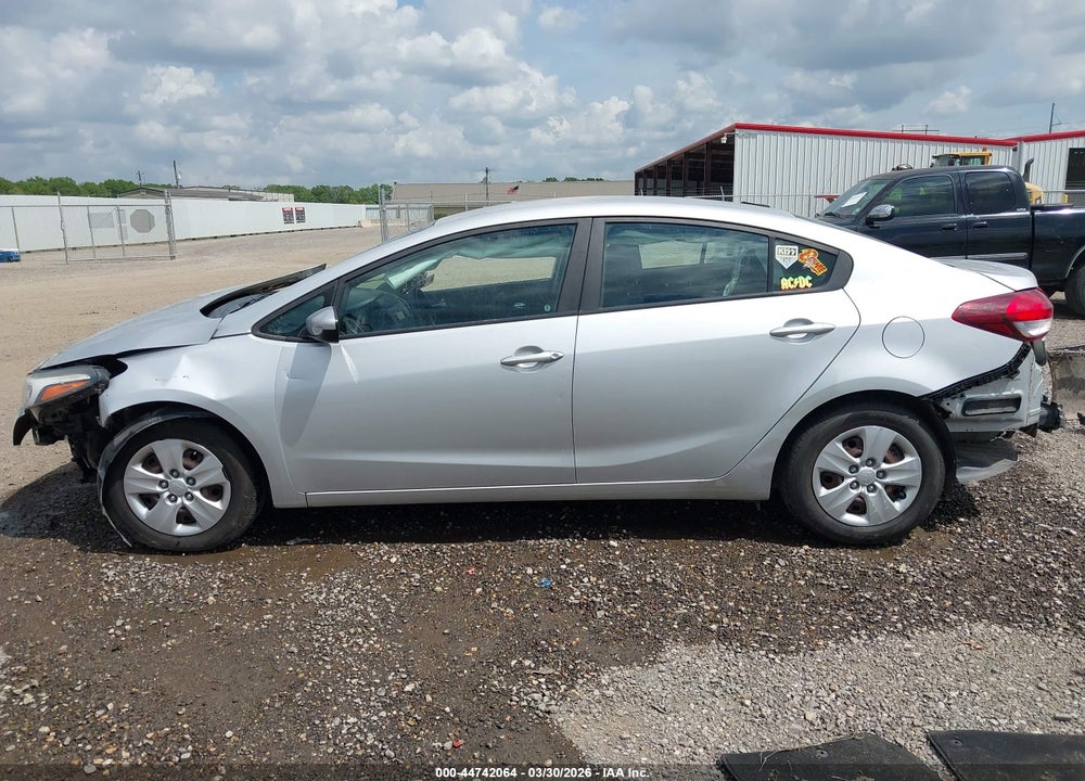 2018 KIA FORTE LX VIN: 3KPFK4A70JE226085