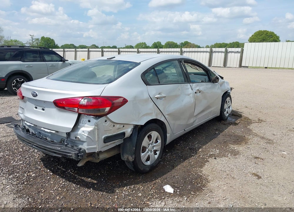 2018 KIA FORTE LX VIN: 3KPFK4A70JE226085