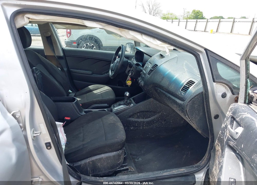 2018 KIA FORTE LX VIN: 3KPFK4A70JE226085