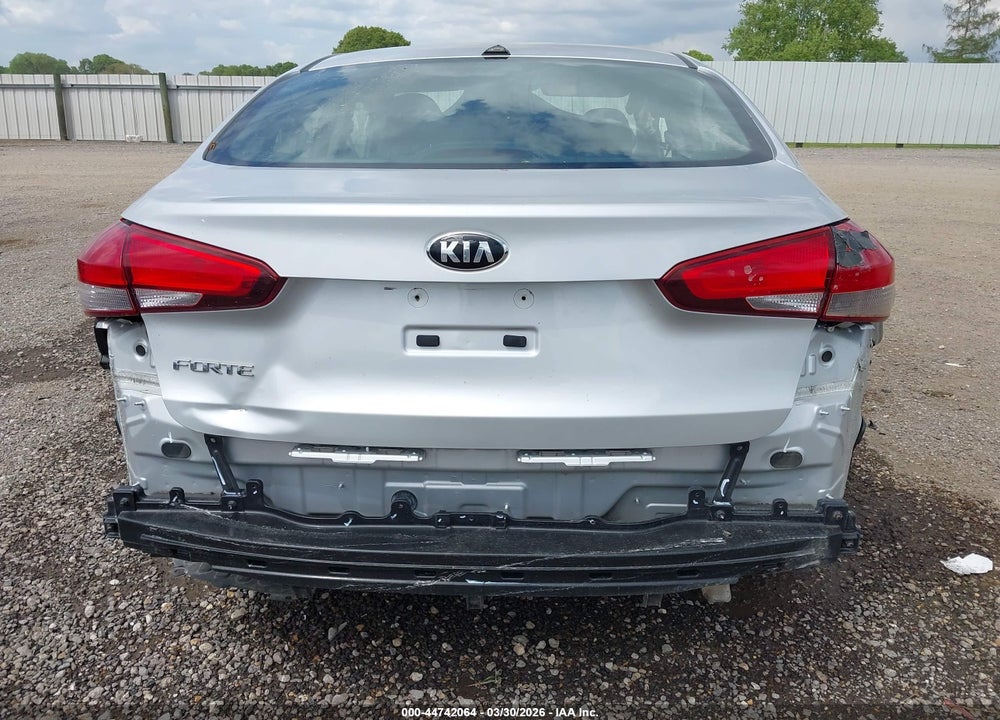 2018 KIA FORTE LX VIN: 3KPFK4A70JE226085