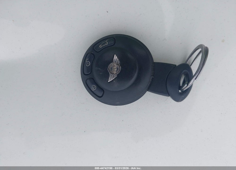 2012 MINI COOPER S VIN: WMWSV3C54CTY19838