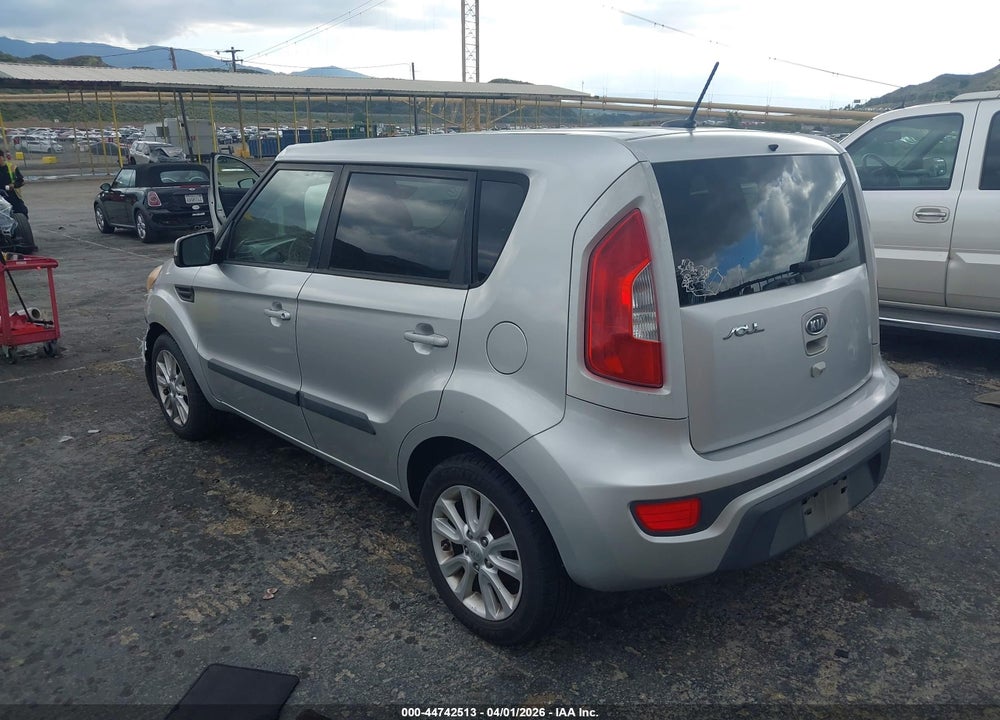 2012 KIA SOUL + VIN: KNDJT2A68C7372921