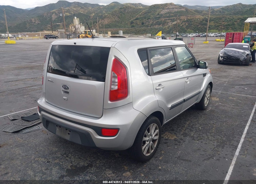 2012 KIA SOUL + VIN: KNDJT2A68C7372921