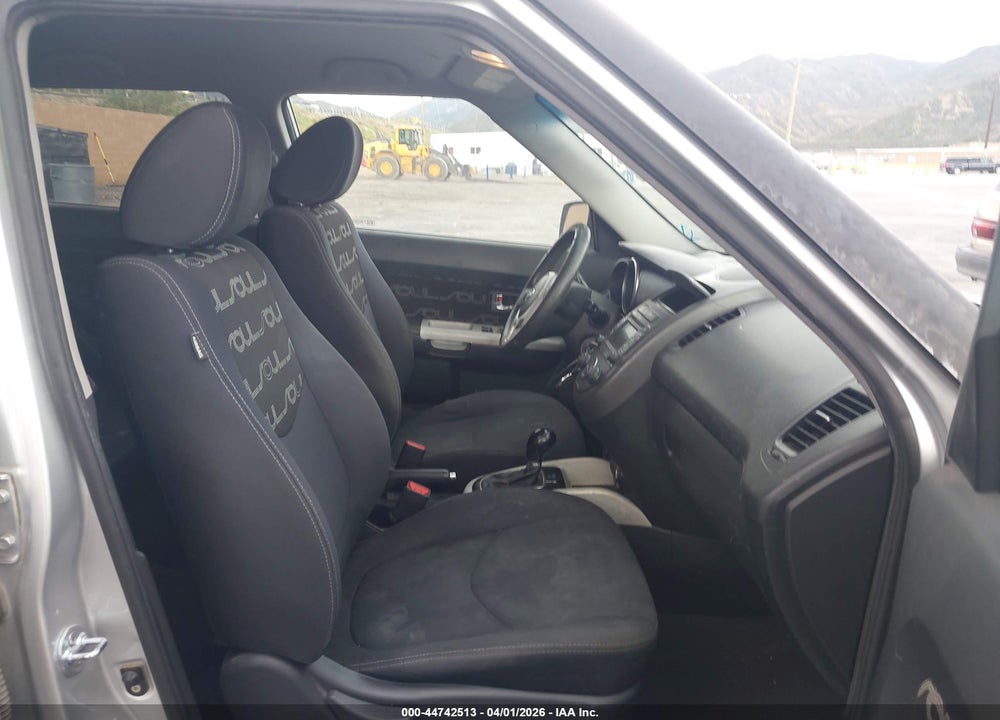 2012 KIA SOUL + VIN: KNDJT2A68C7372921