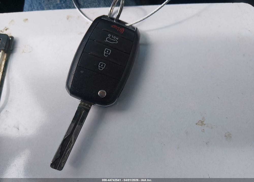 2016 KIA SOUL + VIN: KNDJP3A50G7388005