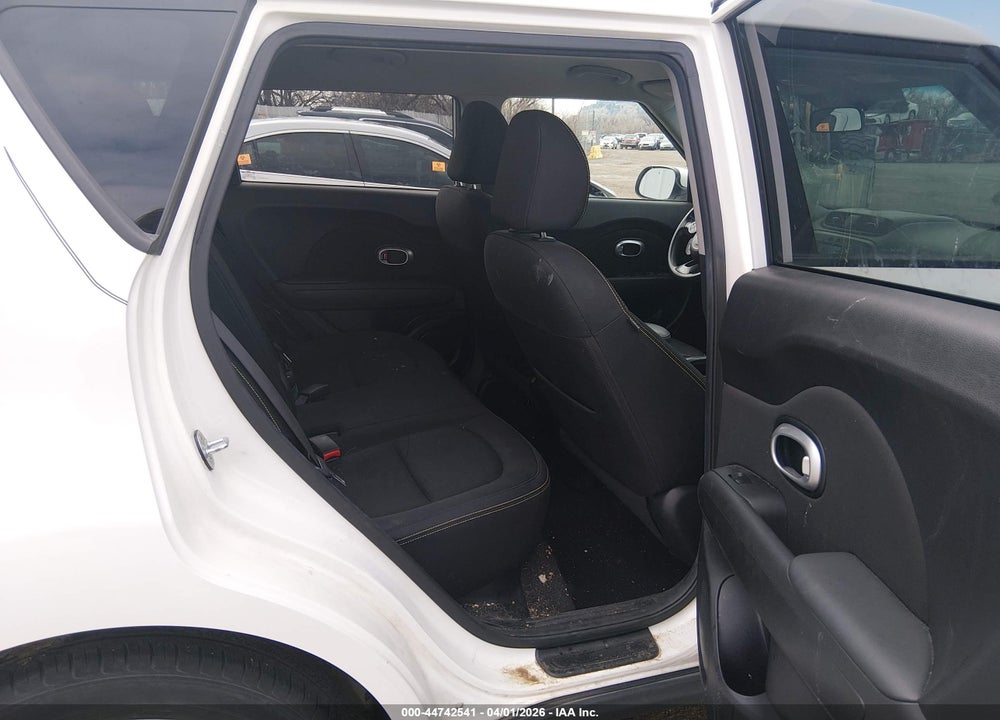 2016 KIA SOUL + VIN: KNDJP3A50G7388005