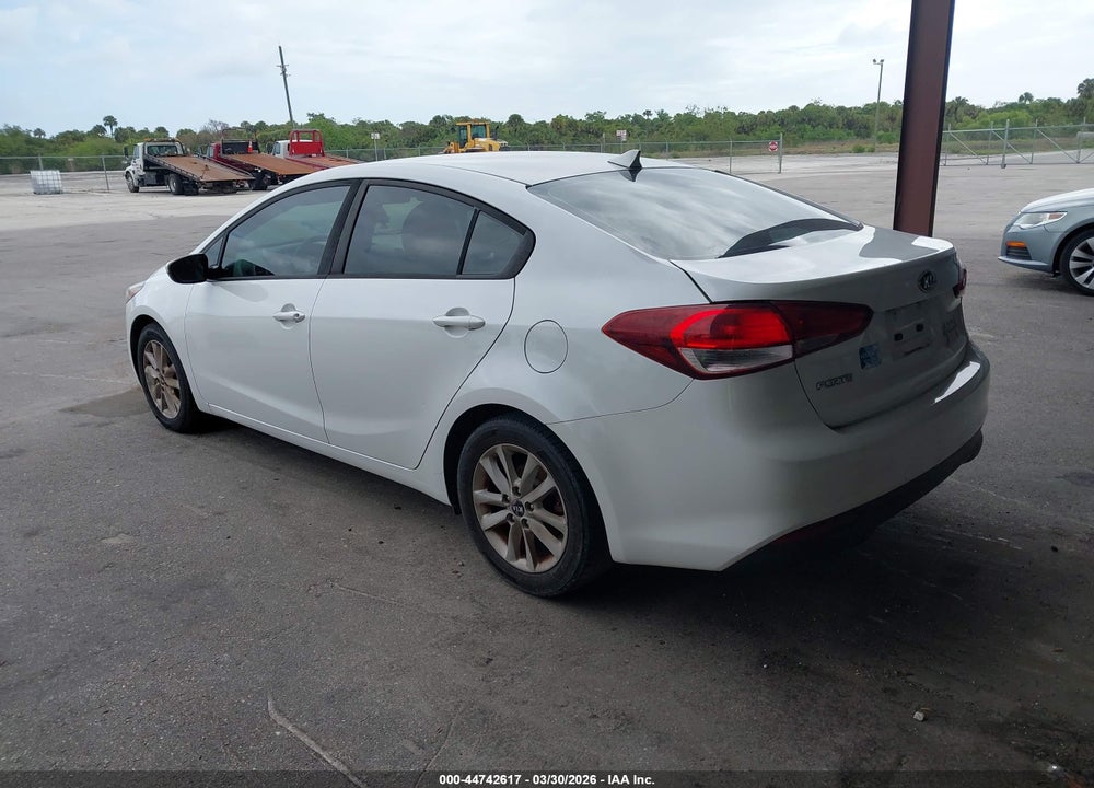2017 KIA FORTE LX VIN: 3KPFL4A75HE132369