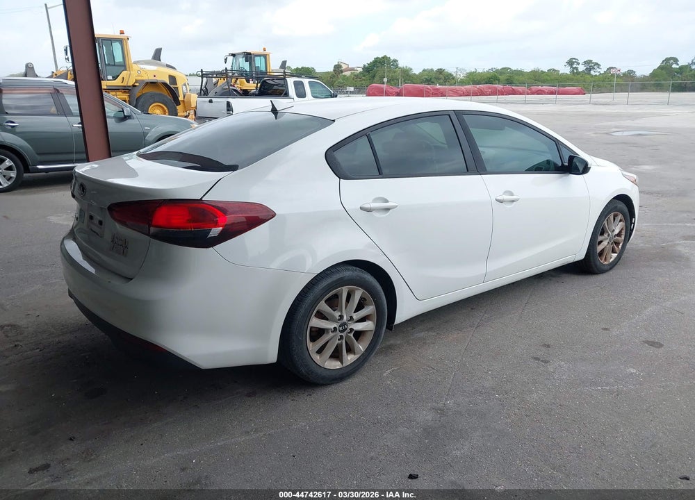 2017 KIA FORTE LX VIN: 3KPFL4A75HE132369