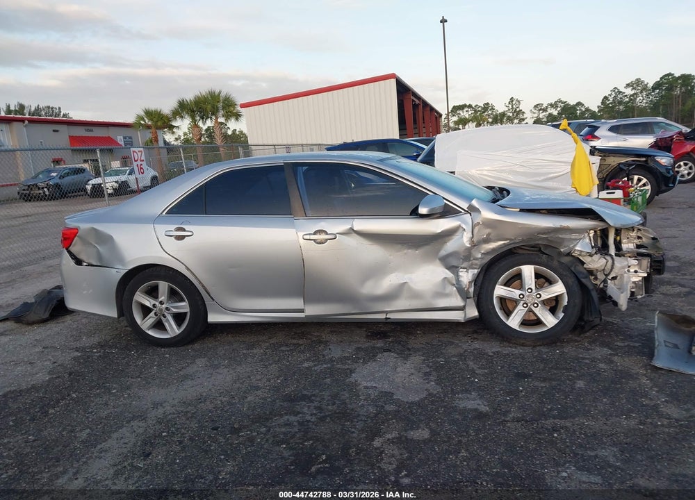 2014 TOYOTA CAMRY SE VIN: 4T1BF1FK4EU445259