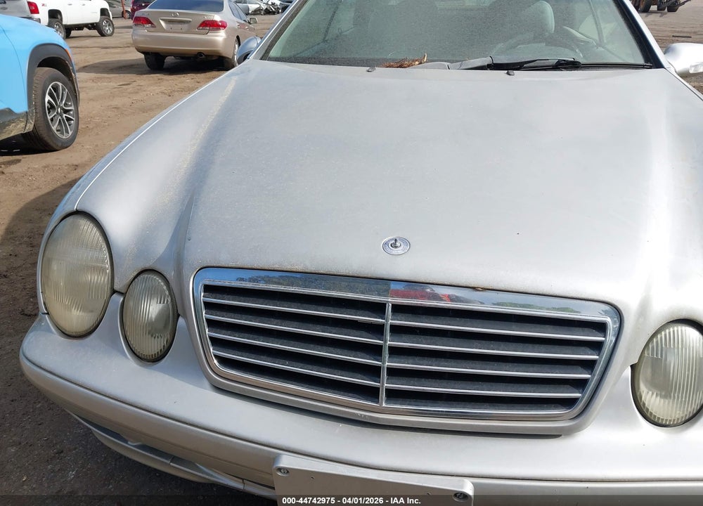2000 MERCEDES-BENZ CLK 320 VIN: WDBLK65G1YT039513