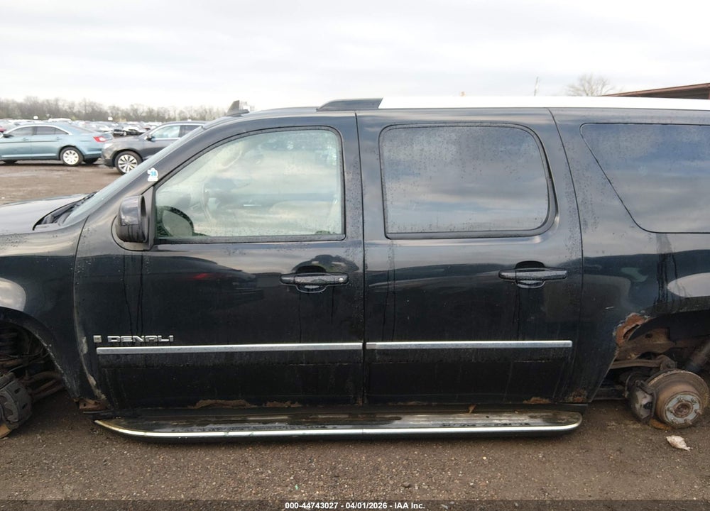 2009 GMC YUKON XL 1500 DENALI VIN: 1GKFK06299R285484