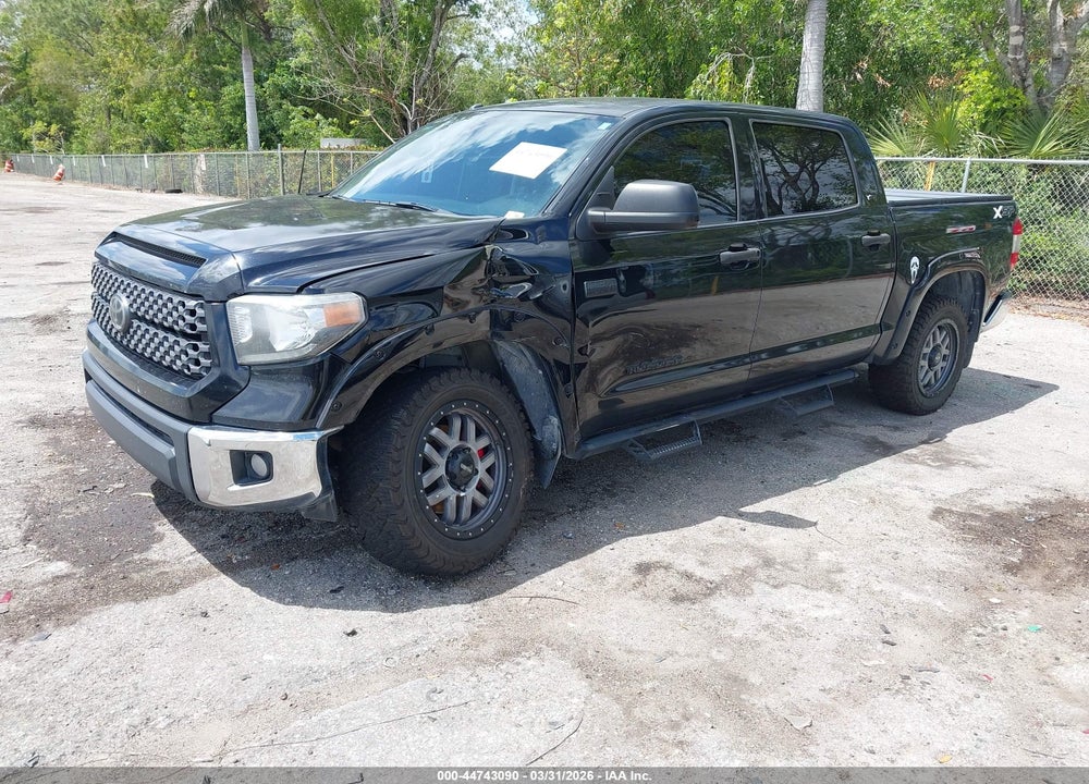 2018 TOYOTA TUNDRA SR5 5.7L V8 VIN: 5TFDW5F10JX761973